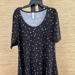LuLaRoe Perfect T Shirt – XS – Black with White Floral Print – Flowy & Feminine
